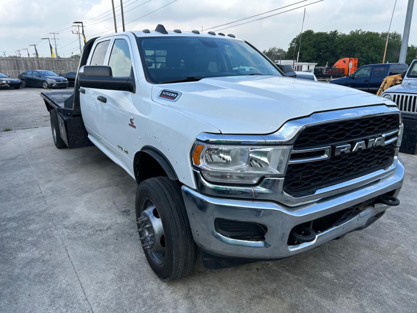 2020 White RAM 5500 Crew Cab LWB 4WD DRW (3C7WRNFL9LG) with an 6.7L L6 OHV 24V TURBO DIESEL engine, located at 1687 Business 35 S, New Braunfels, TX, 78130, (830) 625-7159, 29.655487, -98.051491 - Photo#1